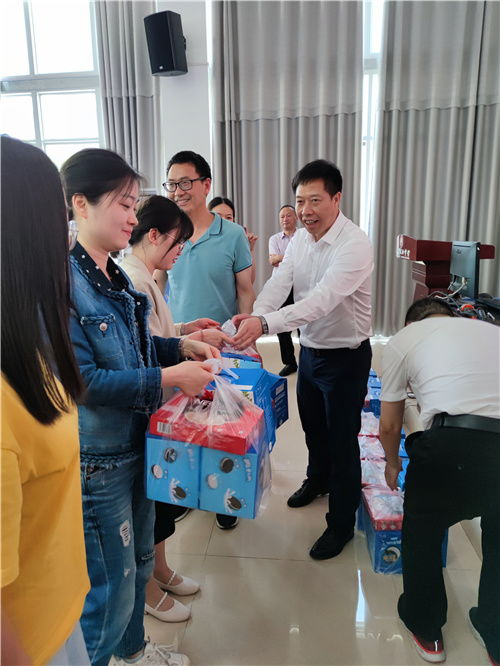 三、专业牙齿修复材料的选择